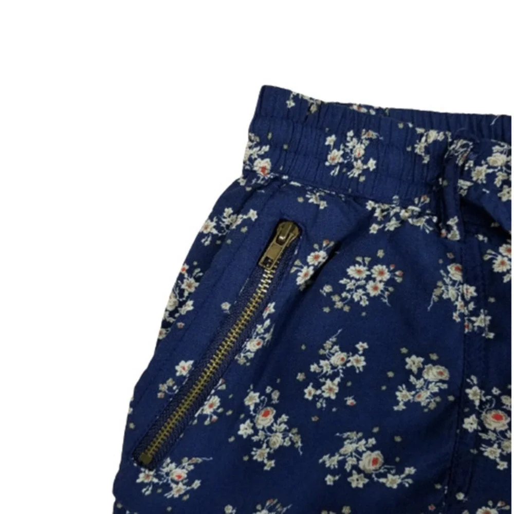 EUC Forever 21 Blue Floral Size 31 Shorts with Pockets Drawstring Waist - Picture 13 of 16